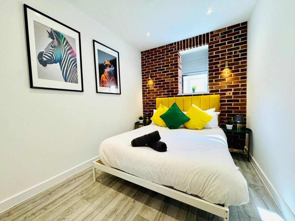 Premium 3-bed - Heart Of Town - Walk To
