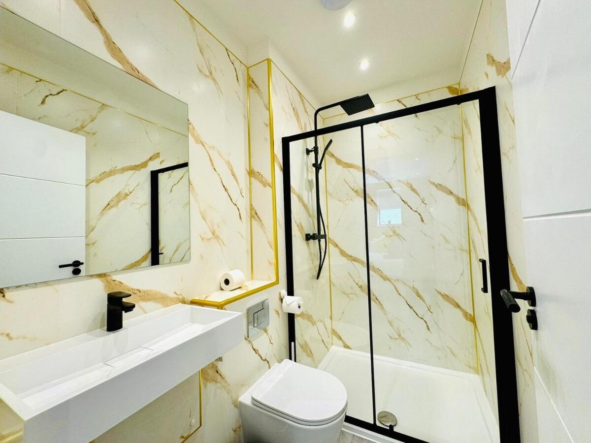 Premium 3-bed - Heart Of Town - Walk To